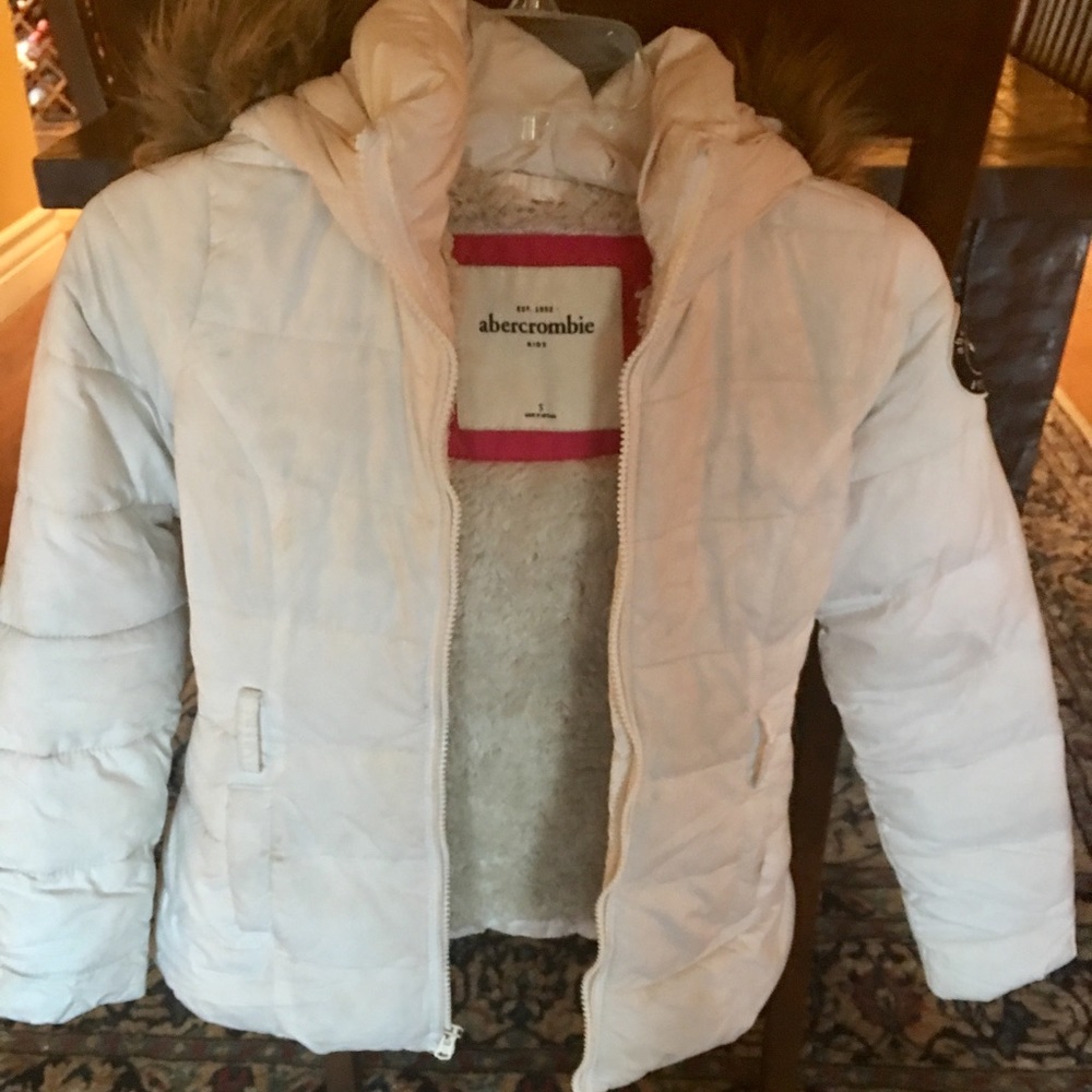 Abercrombie and Fitch white puffer jacket w/hoodie